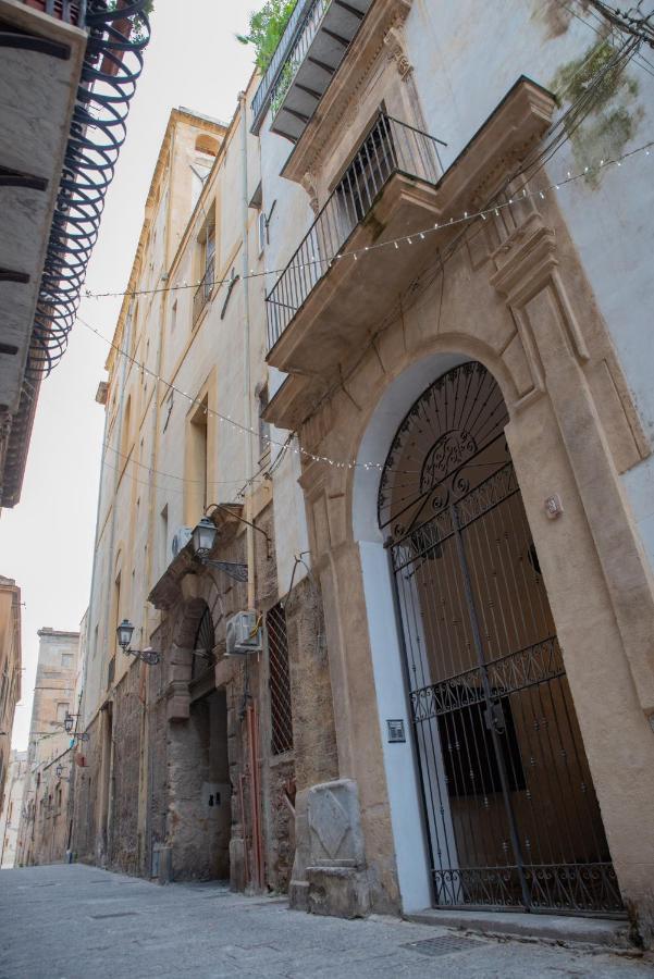 La maison à la cathedral Palermo Esterno foto